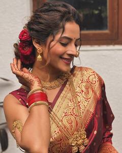 Marathi Actress : 'गुलाब जैसा रंग...', अभिनेत्रीच्या मोहक अदांनी वेधलं लक्ष