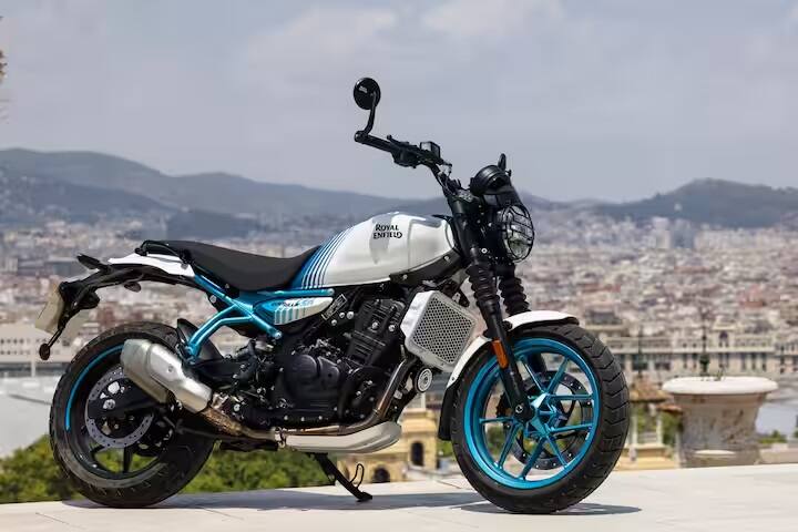 બાઇકમાં 43 mm ટેલિસ્કોપિક ફ્રન્ટ ફોર્ક અને પાછળના ભાગમાં લિન્કેજ-ટાઇપ મોનો-શોક પણ છે.