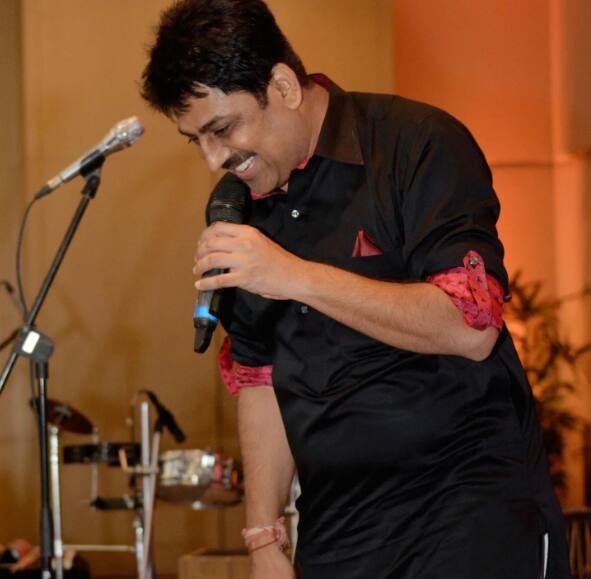 LIC में करते थे नौकरी- आज शैलेश एक लग्जरी लाइफ जीते हैं. लेकिन कभी LIC में नौकरी किया करते थे. उन्होंने खुद अपने इंटरव्यू में यह खुलासा किया है. शैलेश ने 'द लल्लनटॉप' को दिए इंटरव्यू में बताया था कि, 'मैंने एलआईसी में नौकरी की.  क्लैनिकल जॉब था, एलआईसी में.'