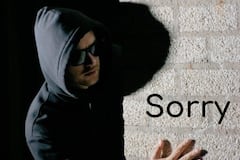 రచయిత ఫొటో చూసి చోరీ సొత్తు వదిలి వెళ్లిపోయిన దొంగ- క్షమించాలంటూ లెటర్‌ కూడా రాశాడు