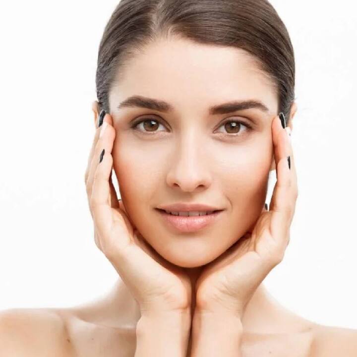 ਖੁੱਲ੍ਹੇ ਪੋਰਸ ਤੇਲ ਅਤੇ ਗੰਦਗੀ ਨਾਲ ਭਰ ਜਾਂਦੇ ਹਨ। ਇਹ ਮੂੰਹ ਧੋਣ ਤੋਂ ਬਾਅਦ ਵੀ ਚੰਗੀ ਤਰ੍ਹਾਂ ਸਾਫ਼ ਨਹੀਂ ਹੁੰਦੇ। ਇਸ ਦੇ ਵਧਣ ਨਾਲ ਚਮੜੀ ਸੰਬੰਧੀ ਕਈ ਤਰ੍ਹਾਂ ਦੀਆਂ ਸਮੱਸਿਆਵਾਂ ਹੋ ਜਾਂਦੀਆਂ ਹਨ। ਆਓ ਜਾਣਦੇ ਹਾਂ ਇਹ ਕੀ ਹਨ ਅਤੇ ਕਿਨ੍ਹਾਂ ਲੋਕਾਂ ਨੂੰ ਇਹ ਸਮੱਸਿਆ ਜ਼ਿਆਦਾ ਹੁੰਦੀ ਹੈ।