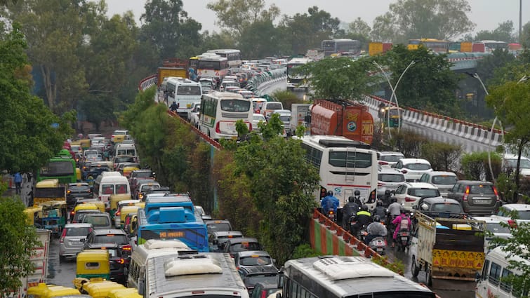 Muharram 2024 Delhites face traffic jam on many routes due to Tazia procession Delhi traffic advisory ann Muharram 2024: ताजिया जुलूस निकलने से कई इलाकों में लगेगा जाम, पुलिस की अपील- इन रास्तों पर जानें से बचें 