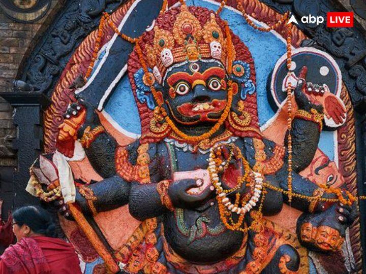 भगवान काल भैरव भोलेनाथ के उग्र रुप है. कालाष्टमी के दिन काल भैरव जी की पूजा की जाती है. इस दिन बहुत शुभ माना जाता है.