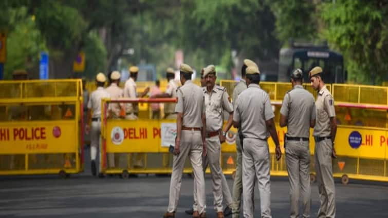 Khalistani organizations are planning big conspiracy on 15 August independence day  Delhi police on alert issued टारगेट किलिंग, पोस्टर्स... 15 अगस्त को लेकर बड़ी साजिश रच रहे खालिस्तानी संगठन, अलर्ट जारी