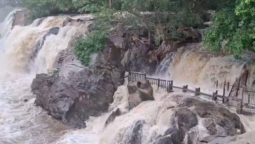 நீர் திறப்பு அதிகரிப்பு.. காவிரியில் வெள்ளப்பெருக்கு.. ஆடிப் பண்டிகையில் மக்கள் ஏமாற்றம்