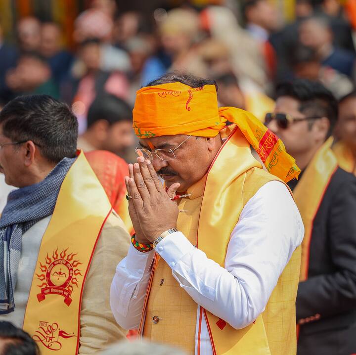 ताजा घटनाक्रम के बाद कुछ लोगों का मानना है कि बीजेपी बदलाव की दिशा में बढ़ रही है. अंदरखाने यह भी कहा जाता है कि केपी मौर्य का अपना धड़ा है. बैठकों के दौर के बीच दूसरी ओर यह भी सवाल उठाए गए कि आखिरकार यूपी के दूसरे डिप्टी सीएम जेपी नड्डा से मिलने क्यों नहीं आए या सीएम दिल्ली क्यों नहीं पहुंचे?