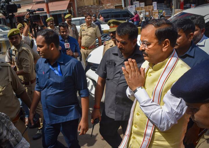 चूंकि, यूपी में अब 10 सीटों पर विधानसभा के उप-चुनाव (अक्तूबर, 2024 के आस-पास) होने हैं. ऐसे में सियासी गलियारों में कहा गया कि केपी मौर्य की जेपी नड्डा से इसी मुद्दे पर बात हुई होगी. हालांकि, जानकारों के एक धड़े का यह भी कहना है कि चर्चा सिर्फ उप-चुनाव तक नहीं रही होगी. दोनों के बीच और भी बातें हुई होंगी.