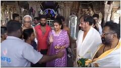 పారిశుద్ధ్య కార్మికులకు రోజా సైగలు- సెల్ఫీ కోసం వస్తే దూరం పెట్టారని నెటిజన్లు ఫైర్‌