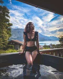 Marathi Actress : Switzerlandचं तापमान मराठी अभिनेत्रीनं वाढवलं! पाहा फोटो