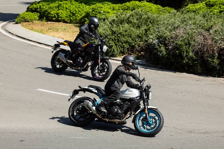 బేసిక్ ఫీచర్స్ లో భాగంగా '452cc షెర్పా ఇంజన్' 8,000 rpm వద్ద 40 PS.. 5,500 rpm వద్ద 40 NM గరిష్ట టార్క్‌ను అందిస్తుంది. హిమాలయన్ మాదిరిగానే అయినప్పటికీ, ఇంజిన్ దాని ఆకారానికి సరిగ్గా సరిపోయేలా ఉంది.