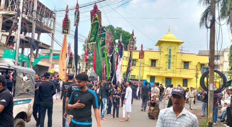 Bhopal Muharram Juloos Starts by Hoisting India Flag Tajiya Bhopal Traffic Route Diversion ANN तिरंगा लहराकर भोपाल में शुरू हुआ मुहर्रम जुलूस, सैकड़ों ताजिये-बुर्राक और सवारियां शामिल 