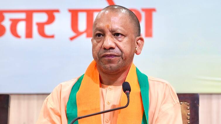 CM Yogi Adityanath got the support of All India Muslim Jamaat on the decision to install name plate Kanwar Yatra 2024: नेम प्लेट लगाने के फैसले पर सीएम योगी को मिला मुस्लिम जमात का साथ, अखिलेश पर साधा निशाना