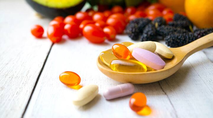 ਵਿਟਾਮਿਨ ਦੀ ਕਮੀ ਦੇ ਕਾਰਨ ਸਰੀਰ ਵਿੱਚ ਦਰਦ, ਨੀਂਦ ਦੀ ਕਮੀ, ਹੱਥਾਂ-ਪੈਰਾਂ ਵਿੱਚ ਦਰਦ ਵਰਗੀਆਂ ਸਮੱਸਿਆਵਾਂ ਹੋਣ ਲੱਗਦੀਆਂ ਹਨ। ਜੇਕਰ ਤੁਹਾਨੂੰ ਅਜਿਹੇ ਲੱਛਣ ਹਨ ਤਾਂ ਤੁਹਾਨੂੰ ਬਹੁਤ ਸਾਰੇ ਫਲ ਖਾਣੇ ਚਾਹੀਦੇ ਹਨ।