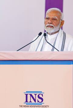 शंकराचार्य अविमुक्तेश्वरानंद ने PM नरेंद्र मोदी को ऐसा क्या पहना दिया, जो सिर्फ शिष्य को दिया जाता है?