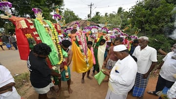 விரதம் இருந்து மொகரம் பண்டிகையை கொண்டாடிய காசவளநாடு புதூர் மக்கள்