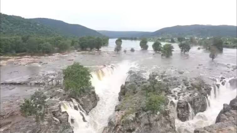 Karnataka dams cauvery Water discharge increased to 70,000 cubic feet Floods towards tamilnadu Karnataka Dams: கர்நாடக அணைகளில் நீர் வெளியேற்றம் 75,000 கன அடியாக அதிகரிப்பு: பெருக்கெடுக்கும் வெள்ளம்..!