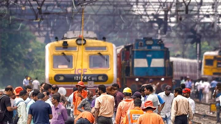 একইভাবে, শিব দর্শনের পর ভক্তদের হাওড়ায় ফেরার জন্য, ইএমইউ স্পেশাল ট্রেনগুলি তরাকেশ্বর থেকে সকাল ১০:৫৫ ও রাত ২১:১৭-এ ছাড়বে। হাওড়ায় ১২:৩০ ও রাত ২২:৪৫-এ পৌঁছবে।