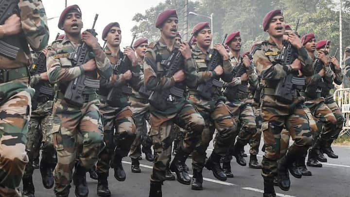 एज क्राइटेरिया की बात की जाए तो 17.5 साल से लेकर 21 साल तक की एज लिमिट अग्नि वीरों के लिए तय की गई है. इससे कम या इससे ज्यादा उम्र के युवा अग्नि वीर योजना के तहत भर्ती नहीं हो पाएंगे.