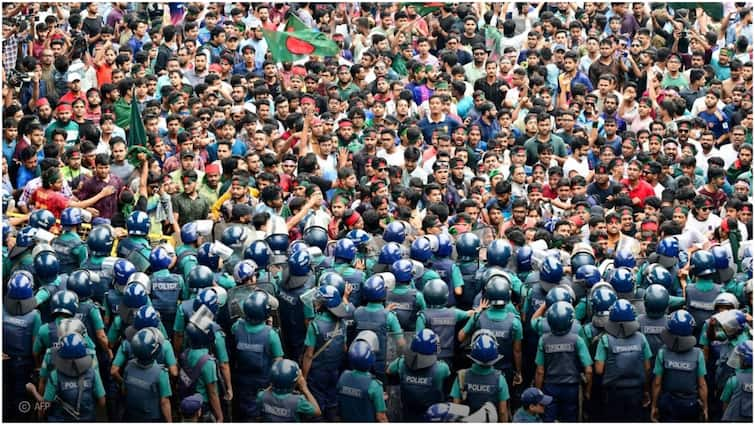 Bangladesh unrest near to 100 death in protest india issues advisory for citizens Bangladesh Unrest: ১০০ ছুঁইছুঁই মৃত্যুর পরদিনই আজ ঢাকা-অভিযান! বড়সড় কোনও আশঙ্কা? কী নির্দেশিকা জারি ভারতের?