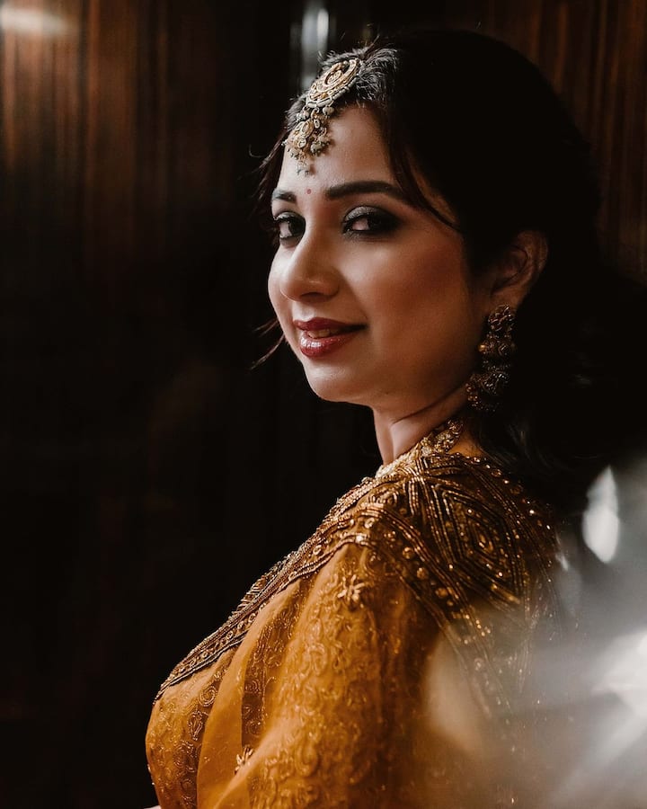 గాయని శ్రేయా ఘోషల్ దేశ వ్యాప్తంగా పలు భాషల్లో ఎన్నో వందల పాటలు పాడింది. తెలుగులోనూ చాలా పాటలు పాడింది.Photo Credit: shreyaghoshal/Instagram