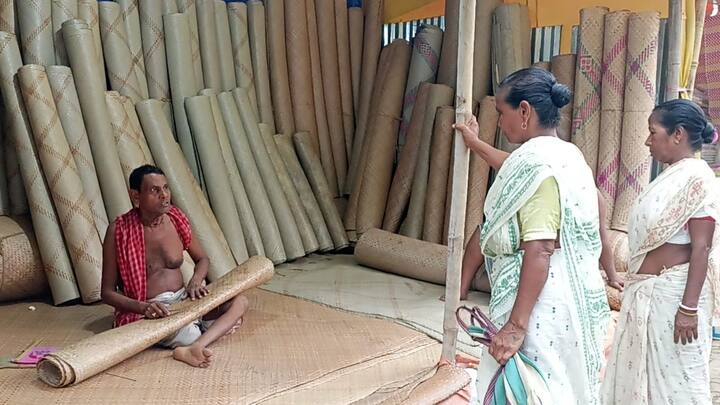 প্রধানমন্ত্রী বিশ্বকর্মা যোজনার সুবিধা পাওয়ার জন্য অনলাইন ও অফলাইন দুভাবেই আবেদন করা যাবে। এছাড়া এই প্রকল্পের বিষয়ে বিস্তারিত তথ্য পাওয়া যাবে কেন্দ্রীয় সরকারের চালু করা ওয়েবসাইটে।