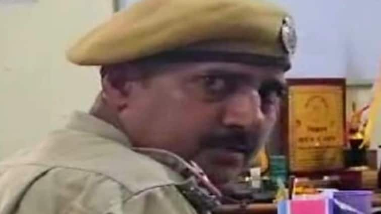 Rajasthan Jodhpur Policeman stop Girl Accusations of harassment ann जोधपुर पुलिस का अभद्र व्यवहार का आरोप, युवती बोली- मेरा हाथ पकड़ा, रुपयों की भी मांग की