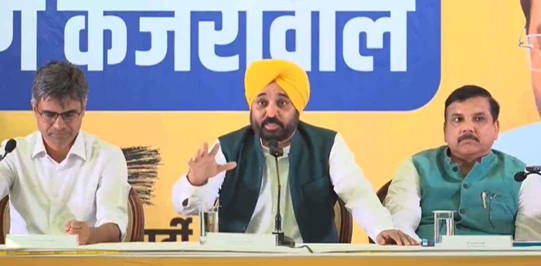 Sukhbir badal slams bhagwant mann on syl issuer Punjab News: ਪੰਜਾਬ ਦੇ ਗੁਲਾਮ ਮੁੱਖ ਮੰਤਰੀ ਨੇ SYL ਦੇ ਮੁੱਦੇ 'ਤੇ ਵੱਟਿਆ ਪਾਸਾ, ਬਾਦਲ ਨੇ CM ਮਾਨ ਦੀ ਵੀਡੀਓ ਸਾਂਝੀ ਕਰ ਸਾਧਿਆ ਨਿਸ਼ਾਨਾ