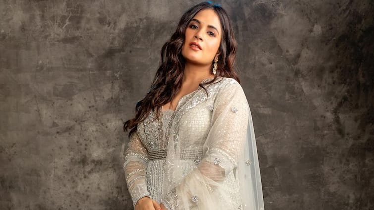 Richa Chadha On Paparazzi Culture And Star Kids Getting Photographed Richa Chadha On Pap Culture And Star Kids Getting Photographed: 'Jinko Apne Bache Industry Me Daalne Hai..'.