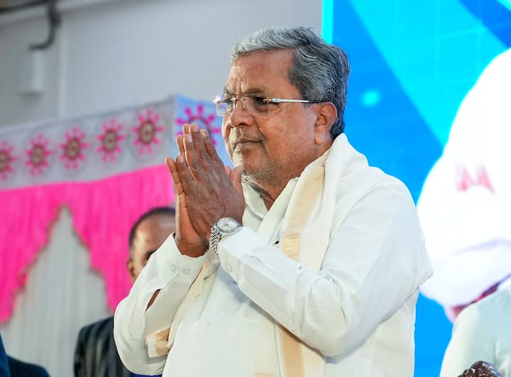 हालांकि, बाद में सीएम सिद्धरमैया ने निजी क्षेत्र की नौकरियों में ‘‘कन्नड़ भाषियों को शत-प्रतिशत आरक्षण’’ देने को लेकर ‘एक्स’ पोस्ट को हटा लिया.
