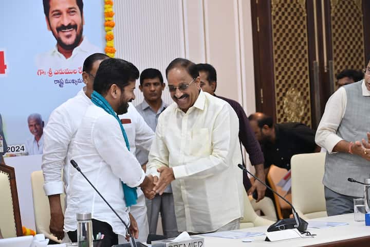రూ.2 లక్షల రుణమాఫీలో భాగంగా మొదటి విడతలో రూ.లక్ష వరకు రుణాలను రాష్ట్ర ప్రభుత్వం గురువారం మాఫీ చేసింది. రాష్ట్రంలోని 110 నియోజకవర్గాల పరిధిలోని (9 నగర నియోజకవర్గాల్లో రైతు రుణాలు లేవు) 10,84,050 రైతు కుటుంబాలకు చెందిన 11,50,193 మంది రైతుల రుణ ఖాతాల్లో రూ.6,098.93 కోట్లను రాష్ట్ర ప్రభుత్వం జమ చేసింది.