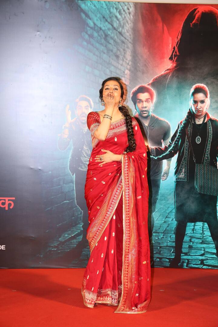 इस दौरान श्रद्धा ने ऑडियंस के साथ खूब मस्ती की और उन्हें फ्लाइंग किस देती भी नजर आईं.