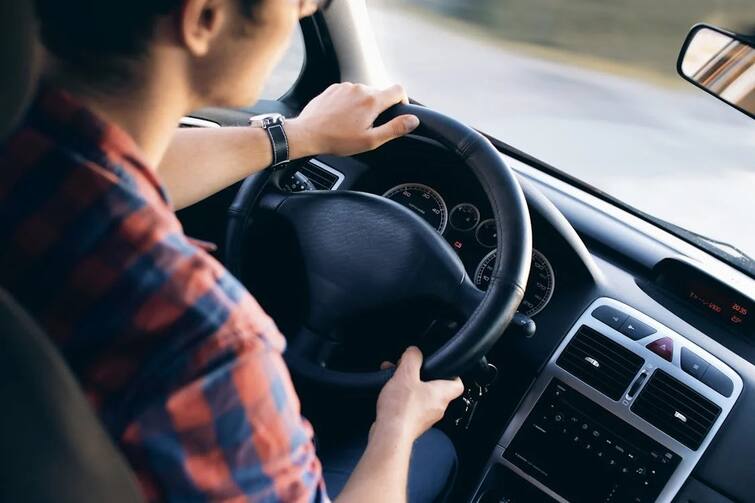Car Driving : கார் ஓட்டும் போது செய்ய கூடாத விஷயங்கள்!