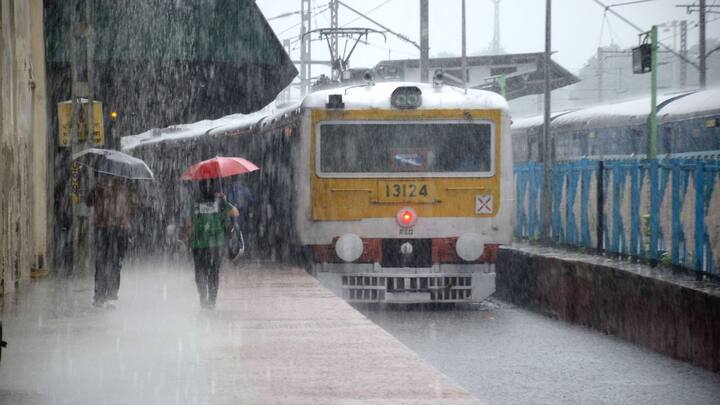 যাত্রীদের সুবিধার কথা মাথায় রেখেই হাওড়া-তারকেশ্বর রুটে এবং শেওড়াফুলি-তারকেশ্বর রুটে এই ট্রেন চালানো হচ্ছে।