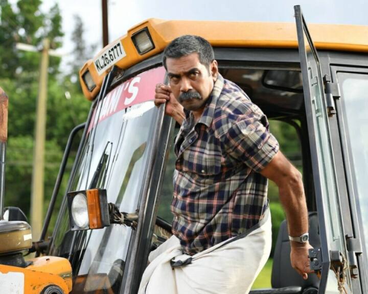 ஏ ஆர் முருகதாஸ் சிவகார்த்திகேயனின் 23 வது படத்தை இயக்கி வருகிறார். தற்போது தூத்துக்குடியில் படப்பிடிப்பு நடந்து வரும் நிலையில், மலையாள நடிகரான பிஜு மேனன் நெகடிவ் கதாபாத்திரத்தில் நடிக்க உள்ளதாக சொல்லப்படுகிறது. பொங்கலுக்கு படத்தை வெளியிடலாம் எனவும் நெருங்கிய சினிமா வட்டாரங்கள் தெரிவிக்கின்றன