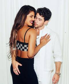 कभी लिप लॉक करते हुए तो कभी हाथ थामे, Priyanka के बर्थडे पर पति निक ने शेयर की रोमांटिक तस्वीरें, स्पेशल मैसेज में कही ये बात