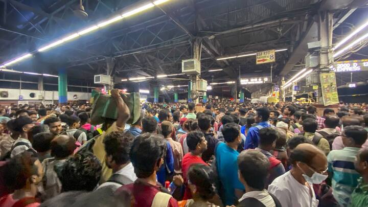 গতকাল ১৭ জুলাই থেকে বিশেষ ট্রেন চালানো শুরু করেছে পূর্ব রেল। আগামী ১৯ অগাস্ট পর্যন্ত এই ট্রেন চলবে বলে পূর্ব রেল সূত্রে খবর।