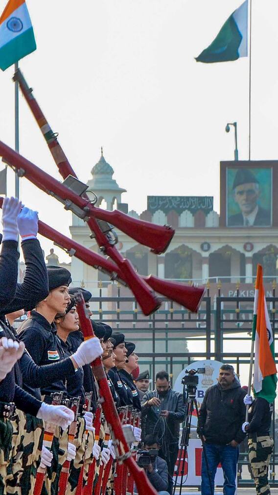 पाकिस्तान का रुपया भारत से कितना कमजोर