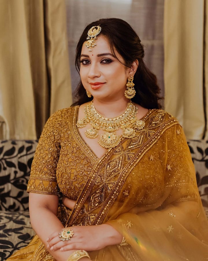 ఆమె వాయిస్ కు దేశ వ్యాప్తంగా అభిమానులున్నాయి. ఆమె పాటలు వింటూ ఎంజాయ్ చేసే వాళ్లు లక్షల్లో ఉంటారు. Photo Credit: shreyaghoshal/Instagram