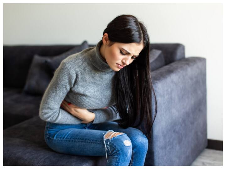 कैफीन : चाय, कॉफी और सोडा में कैफीन होता है. कैफीन से डिहाइड्रेशन हो सकता है और पेट में ऐंठन बढ़ सकती है. इस समय कैफीन वाले पेय पदार्थ नहीं पीना चाहिए.