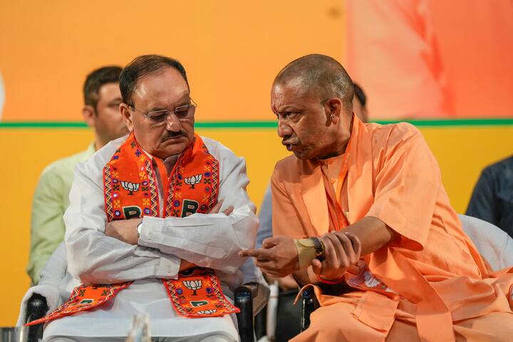 सूत्रों ने बताया कि जेपी नड्डा को जानकारी दी गई कि कड़े कदम उठाए बगैर रास्ता (2027 जीतने को) नहीं निकलेगा. ऐसे में सवाल है कि किस कड़े फैसले की मांग की गई है?