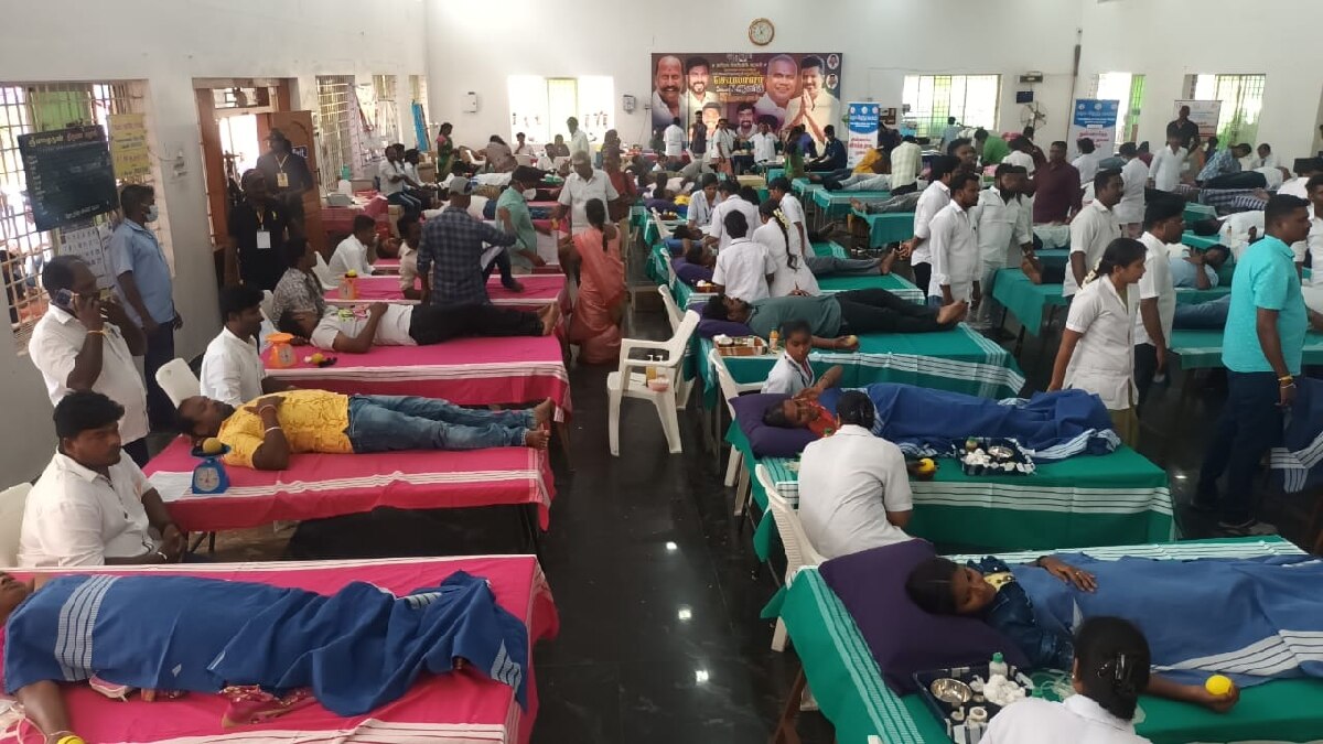 TVK Blood Camp: தவெக தலைவர் விஜய் பிறந்தநாள் விழா - சேலத்தில் 1000க்கும் மேற்பட்டோர் ரத்த தானம்