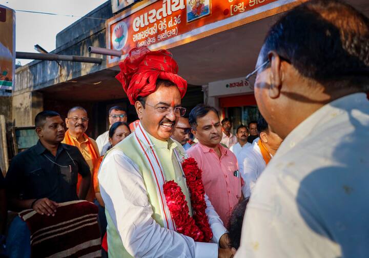 ऐसे में सवाल उठने लगा है कि जब केपी मौर्य सरकार में नंबर-दो (लगभग सात साल से) हैं, तब फिर वह बार-बार संगठन बनाम सरकार के विवाद को क्यों उछालने में लगे हैं.