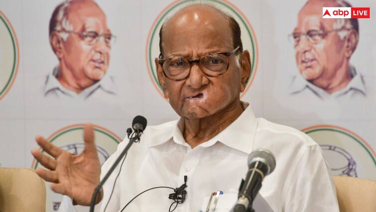 Sharad Pawar Statement on Ladli Bahan Yojna and Ladka Bhai Yojna Target Eknath Shinde महाराष्ट्र में शिंदे सरकार की इस योजना पर शरद पवार ने कसा तंज, 'लोकसभा चुनाव का जादू है कि...'