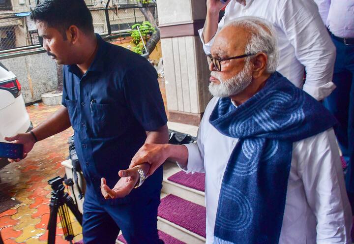 15 जुलाई को एनसीपी (अजित गुट) के छगन भुजबल शरद पवार से मिले, जबकि अगले दिन अजित पवार की पत्नी सुनेत्रा पवार भी उनसे मिलीं.