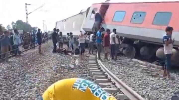 ঘটনাচক্রে আজই রেলমন্ত্রী অশ্বিনী বৈষ্ণবের জন্মদিন। এদিন তাঁকে শুভেচ্ছাও জানান মোদি, উত্তরে মোদিতে ধন্যবাদ জানান তিনি। আর তার পরেই এই দুর্ঘটনা। রেলমন্ত্রী জন্মদিন পালনে ব্যস্ত বলেও দুর্ঘটনার পর কটাক্ষ করেছেন নেটিজেনরা।