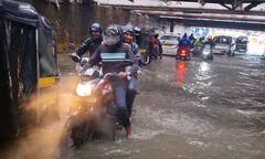 मुंबईत पावसाची जोरदार बॅटिंग, अंधेरी सबवे खाली अडीच फूट पाणी, वाहतूक बंद