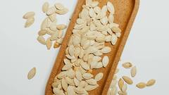 Anxiety Reducing Foods: অল্পতেই উদ্বিগ্ন হয়ে যান, অবসাদ ঘিরে ধরে, প্রতিদিন পাতে রাখতে পারেন এই খাবারগুলি