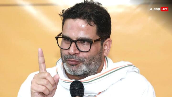 यहां जो तीन दल है, उसमें सबसे ज्यादा घबराहट उसी दल में है जिसके लालटेन में तेल कम है. उन्हीं के लालटेन से सबसे ज्यादा मिट्टी का तेल निकल रहा है.