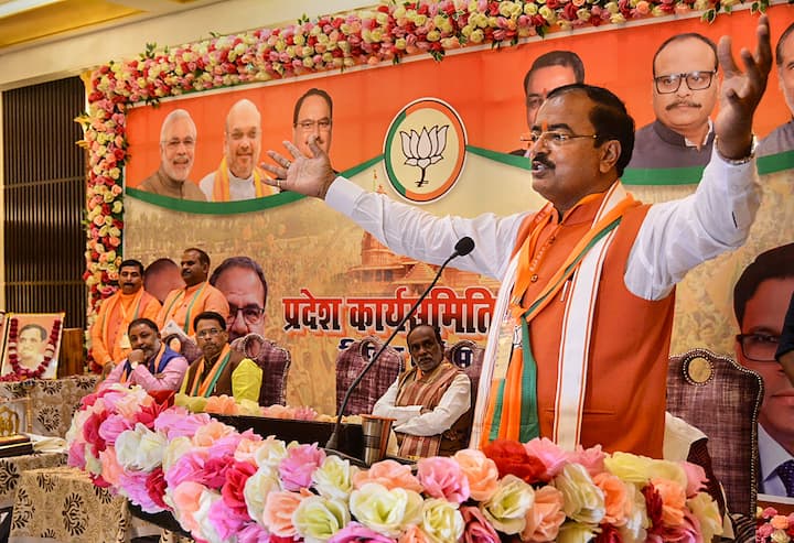 एबीपी न्यूज को मिली जानकारी के मुताबिक, केपी मौर्य और जेपी नड्डा के बीच यूपी बीजेपी की मौजूदा स्थिति और हार के बाद कार्यकर्ताओं में पनपी निराशा के मुद्दे पर बात हुई.