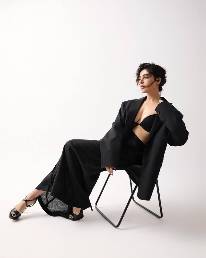 या आजाराच्या उपचारासाठी तिने दोन वर्षाचा ब्रेकही घेतला होता. आता दोन वर्षांनंतर अभिनेत्री पुन्हा दमदार कमबॅक करण्यासाठी तयार आहे.(Image Source : Samantha/insta)